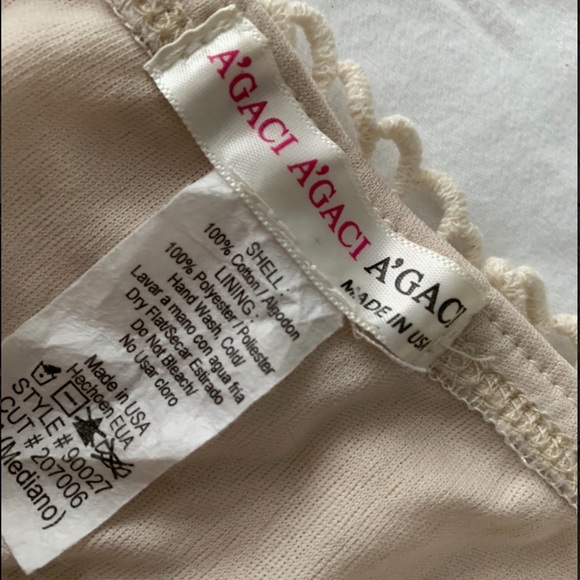 Off white lace mini skirt w/ elastic waist. - Picture 6 of 6